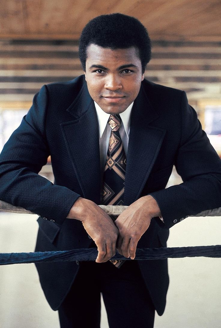 Former world heavyweight champion Muhammad Ali, whose record-setting boxing career, unprecedented flair for showmanship, a… | Boksers, Beroemdheden, Beroemde mensen