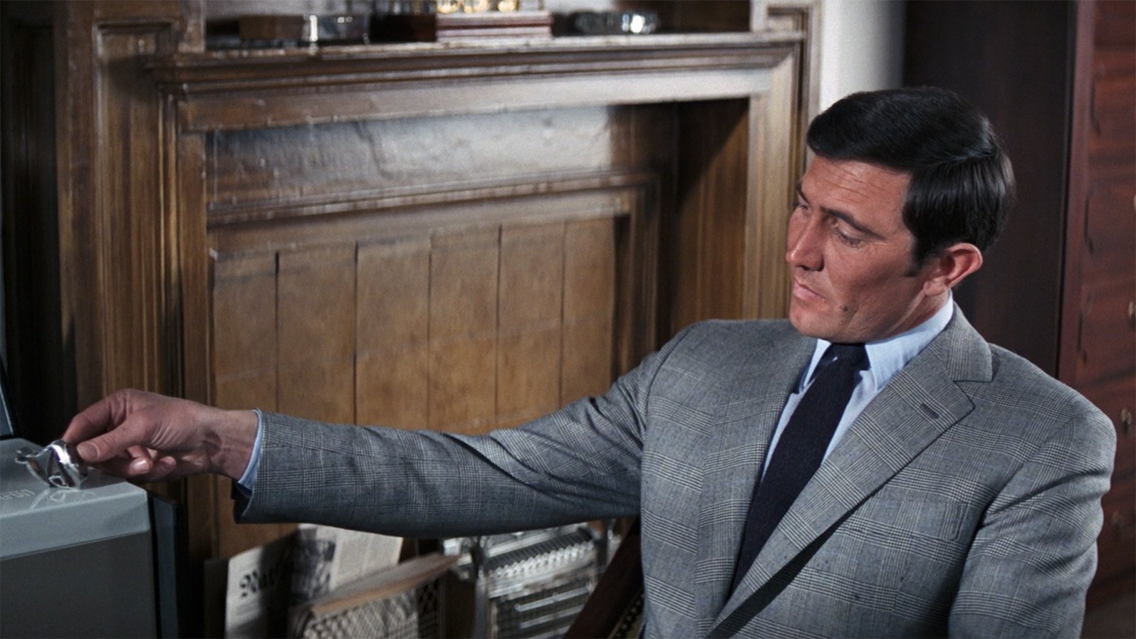 The Rakish Prince of Wales Check Suit in On Her Majesty's Secret Service – Bond Suits