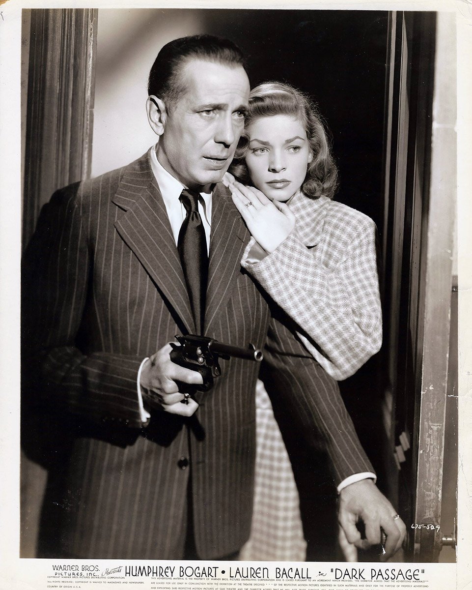 DARK PASSAGE (1947) Photo | Humphrey Bogart draws gun in tense moment -  WalterFilm
