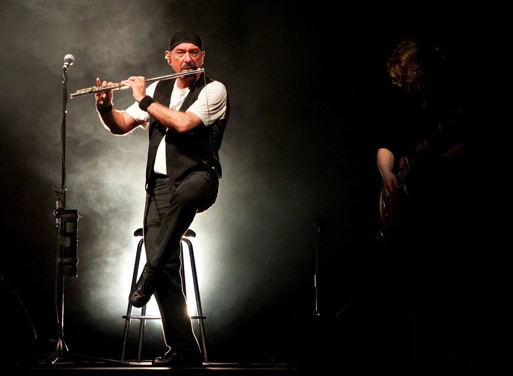 Rock Cellar Magazine - Behind the Curtain: Interviewing Jethro Tull's Ian Anderson in 1975