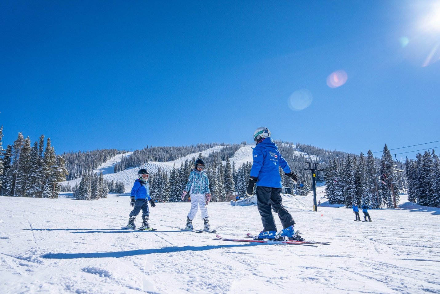 Ski school instructor teaches students