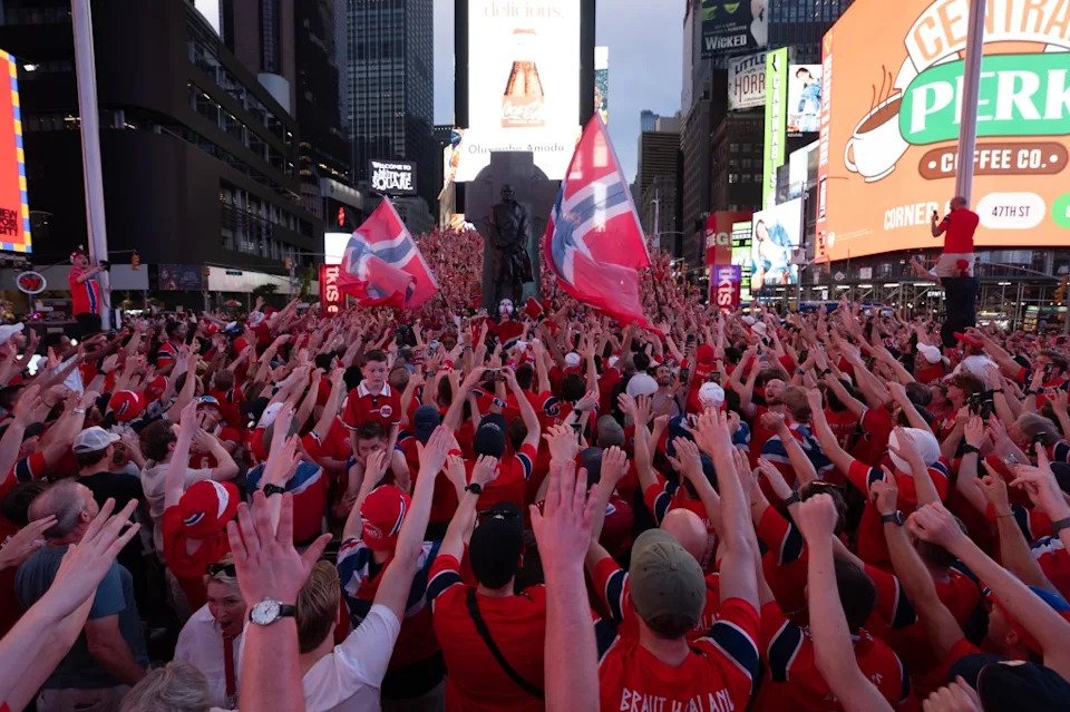 Rowing Norwegian World Cup fans take over NYC subways, Times Square - AOL