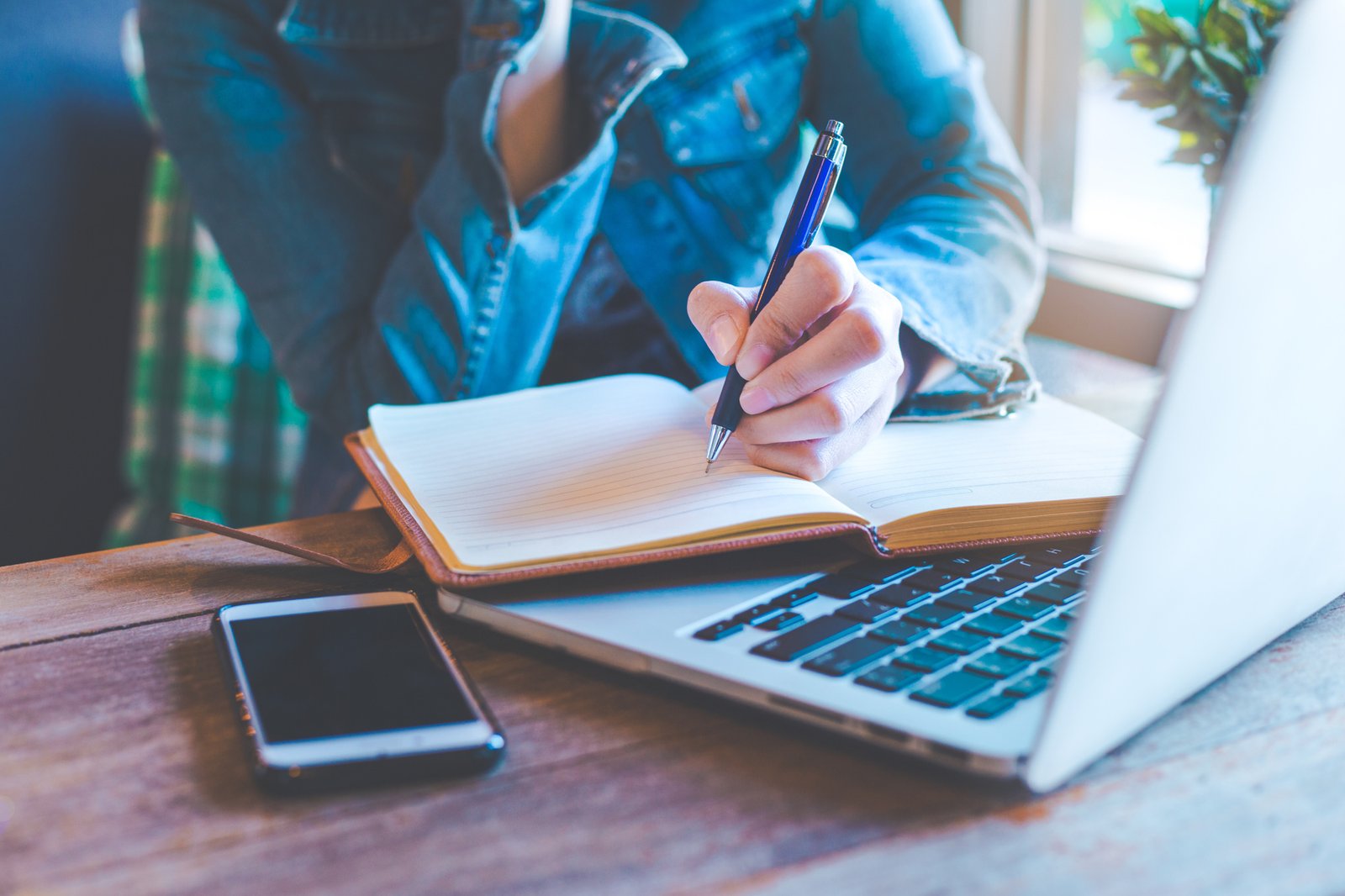 Top 5 Insider Tips for Hiring a Content Writer for Your Website ...